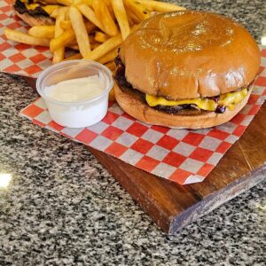 2 Cheese Burgers + Papas Fritas (Sólo Efectivo)
